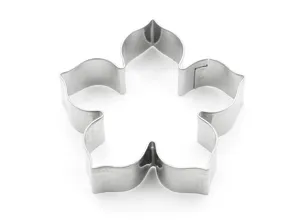 Stainless steel five-petal flower cookie cutter detail close-up for baking DIY crafts.