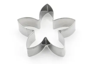 Stainless steel 5-petal flower cookie cutter detail for baking pastry DIY mold tool.