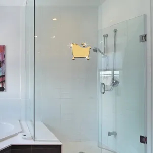 Autocollant mural miroir baignoire en acrylique doré pour décoration de salle de bain.