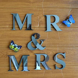 Adesivo murale lettere MR e MRS in acrilico specchio EVA con farfalle dettagli decorativi