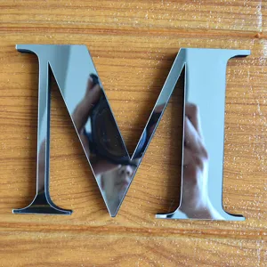 Adesivo murale lettera M in acrilico specchio argento decorazione casa arte fai da te