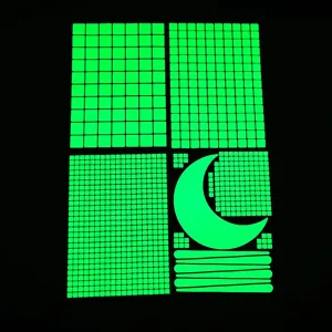 Stickers muraux carrés lumineux, lune fluorescente et décor de blocs phosphorescents pour pièce.