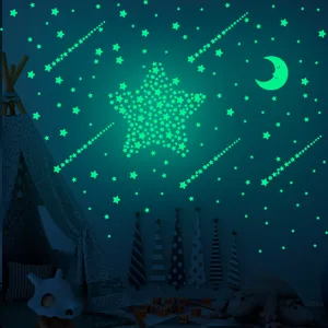 Autocollants muraux étoiles et lune phosphorescents luminescents pour décoration de chambre.