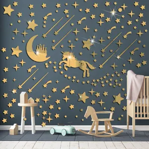 Adesivo murale in acrilico dorato con unicorno, castello e stelle per decorare la cameretta.