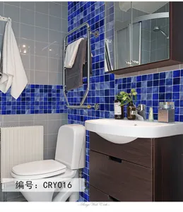 Dettaglio piastrelle mosaico blu, decorazione murale bagno, adesivo vinile impermeabile.