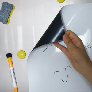 Flexibler magnetischer Whiteboard Aufkleber für den Kühlschrank, abwischbare Notiztafel für Notizen.
