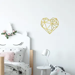 Geometrischer Herz Acryl Spiegel Wandaufkleber Detailansicht im Kinderzimmer Dekor.