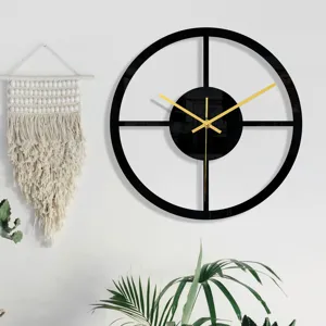 Horloge murale noire minimaliste en acrylique moderne avec aiguilles dorées pour super déco.