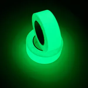 Cinta adhesiva verde luminosa en la oscuridad para advertencia de seguridad y decoración.