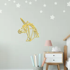 Geometrischer Acryl Einhorn Wandaufkleber Spiegel Detailansicht fuer Kinderzimmer Dekor