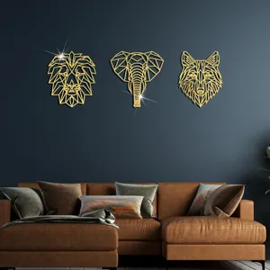 Detaillierte Ansicht goldenster geometrischer Tier-Wandaufkleber an einer modernen Zimmerwand.