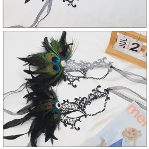 Pfauenfeder Spitzen Maske mit Strasssteinen und Kette fur Party und Karneval Kostum.