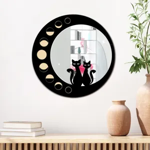 Specchio murale rotondo in legno bohémien con fasi lunari e decorazione di gatti neri.