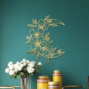 Goldener Acryl Spiegel Wandaufkleber mit 3D Blumen Mondsichel Design für Heimdekoration.
