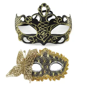 Ensemble de masques de bal masqué exquis avec couronne et papillon idéal pour fêtes et soirées.