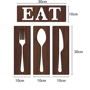 Ensemble de déco murale de cuisine en bois avec EAT et couverts, vue détail 30x10cm.