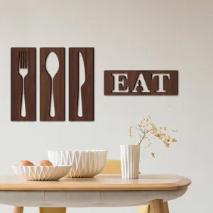 Ensemble de décoration murale en bois couverts et EAT, parfait pour cuisine et salon.