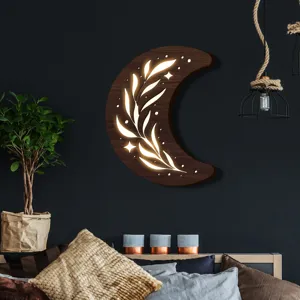 Applique murale LED luna in legno dettaglio, scena accogliente camera bohemien sospesa.