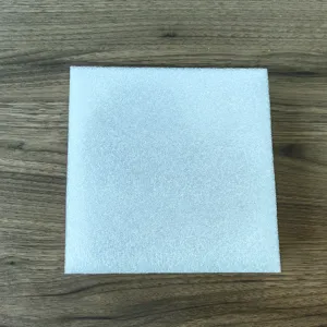 Close-up van wit EPE-schuimkussen, ideaal voor beschermende verpakkingen en demping.