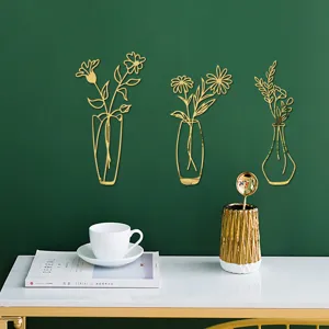Detailansicht von goldenen 3D Acryl Spiegel Blumen-Vase Wandaufklebern für moderne Deko.