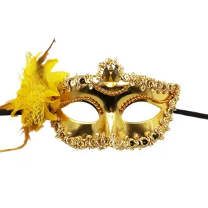 Masque de bal masqué doré avec fleur jaune plume et strass accessoire de fête