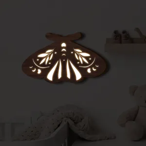 Applique LED in legno falena stile bohémien, design cavo fasi lunari, lampada da notte per cameretta.