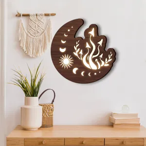 Dettaglio decorazione murale LED in legno, design luna e fungo per stanza accogliente.