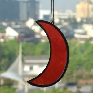 Luna crescente in vetro colorato acchiappasole ciondolo sospeso per finestra decorazione.