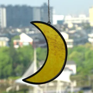 Acchiappasole mezzaluna in vetro colorato, bellissima decorazione da appendere alla finestra.