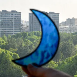 Acchiappasole luna blu in acrilico vetro colorato sospensione finestra dettaglio casa.