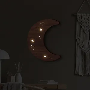 Luce notturna LED in legno a forma di luna con stelle luminose, decorazione murale accogliente.