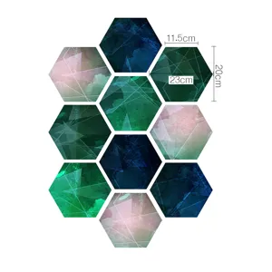 Vista detallada de azulejos de suelo hexagonales adhesivos con patrón geométrico y dimensiones.