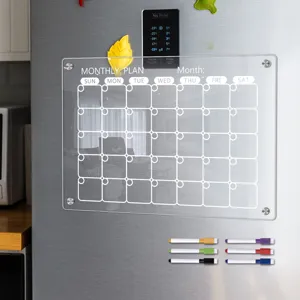 Transparante acryl maandplanner magnetische koelkast kalender bord met uitwisbare pennen.
