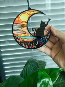 Buntglas Halbmond schwarze Katze Fenster hängendes Ornament, wunderschöne Innendekoration Detail.