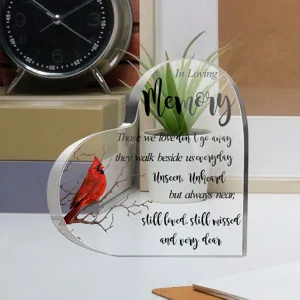 Transparant acryl hart plaquette met kardinaal vogel herdenkingsprint voor bureau.