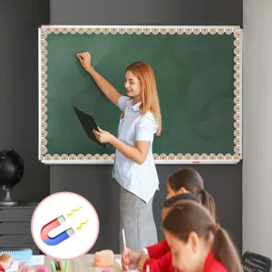 Bordo magnetico per bacheca con design colorato a regonbei per decorazione di aula scolastica.