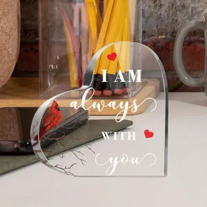 Mooie acryl hart bureau plaque met rode kardinaal en een inspirerende quote detail.