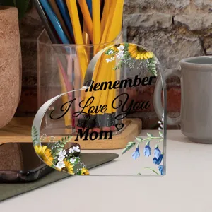 Hart acryl bureaublaadje met bloemvormige UV print en warme familieboodschap decoratie.