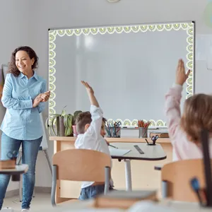 Bordo magnetico per lavagna da classe con motivo arcobaleno colorato per la scuola.