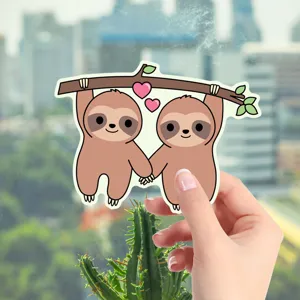 Gros plan détaillé du sticker de paresseux mignon avec deux adorables animaux et des cœurs.