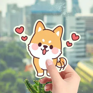 Gros plan détail d'un mignon autocollant mural de chien de dessin animé lumineux cœur.