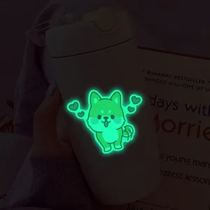 Adhesif mignon de chien de dessin anime luminescent pour la decoration de tasse.