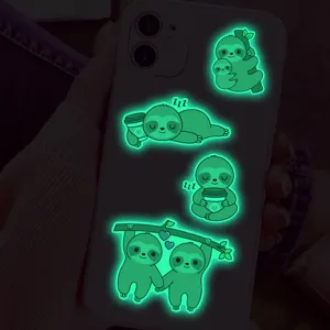 Jolis autocollants phosphorescents de paresseux dessin animé pour téléphone et décoration murale.