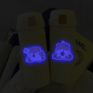 Thermos tasse avec autocollant animal mignon lumineux qui brille dans le noir pour usage.