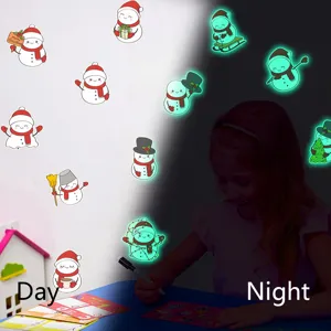 Autocollants muraux bonhomme de neige de Noël phosphorescents stickers de dessin animé chambre