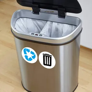 Pattumiera automatica in acciaio inox a due scomparti con utili adesivi per la raccolta.