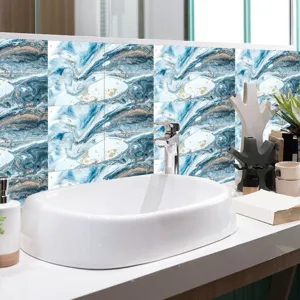 Autocollants de carrelage en marbre bleu imperméable pour décoration murale cuisine.