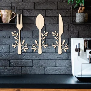 Détails de décoration murale en bois 3D pour cuisine, fourchette, cuillère et couteau.