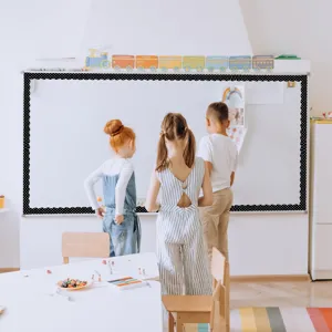 Bordo per bacheca pois bianchi e neri smerlato decorazione per aula scolastica.