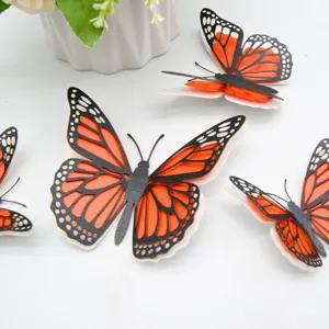 Gedetailleerde close-upopname van de prachtige 3D uitgeholde vlinder muurstickers.